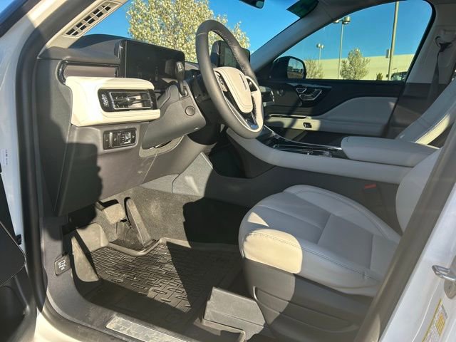 Used 2025 Lincoln Aviator AWD w/ Jet Appearance Package image 22