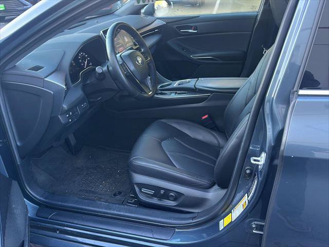 Certified 2022 Toyota Avalon XLE w/ Moonroof Package FWD image 9