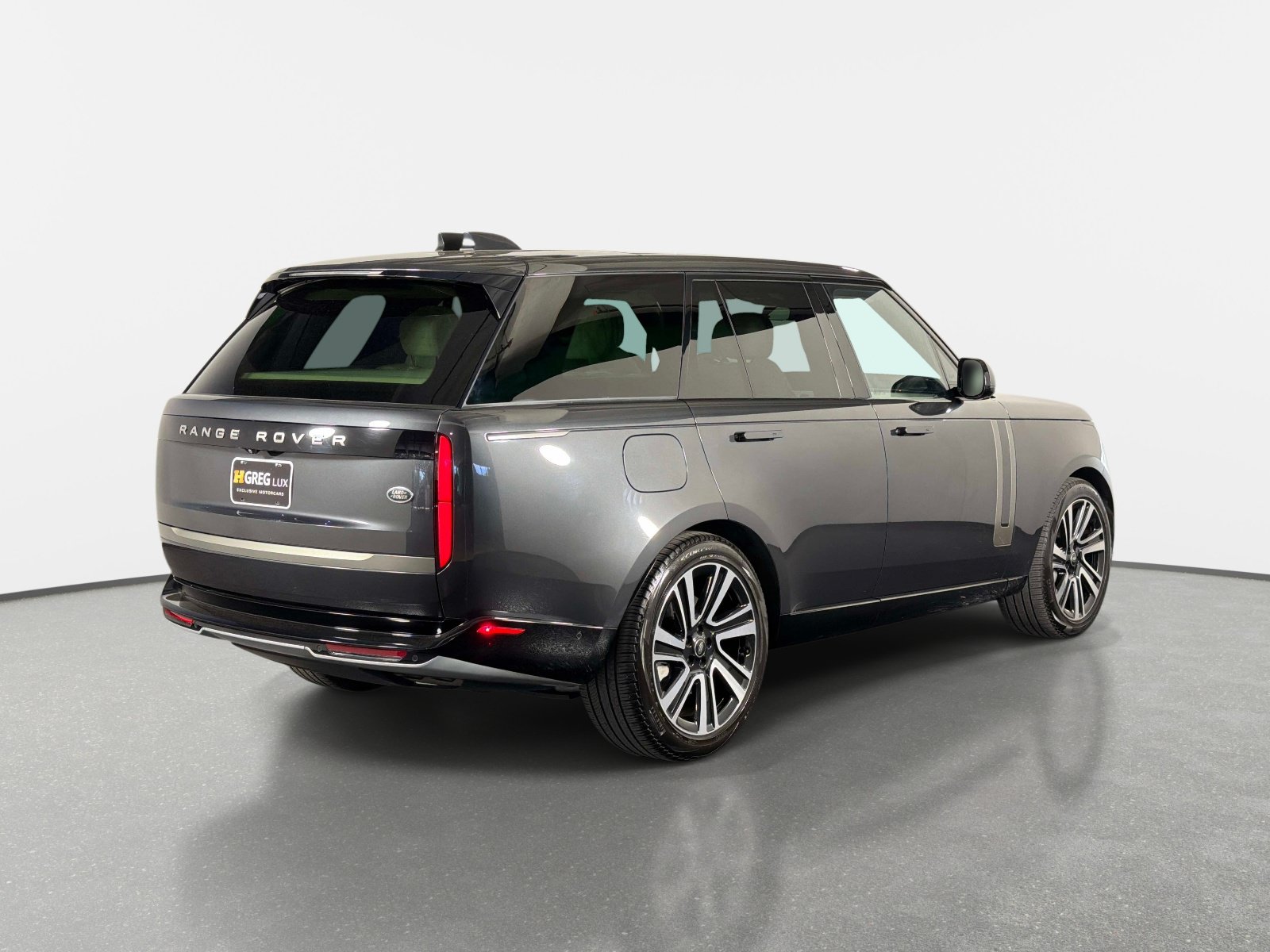 Used 2023 Land Rover Range Rover SE AWD/4WD image 3