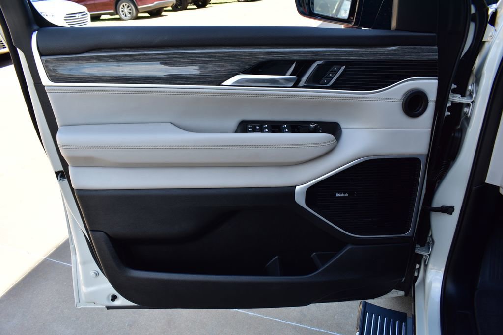 Used 2022 Jeep Wagoneer Series III w/ Premium Group I image 16