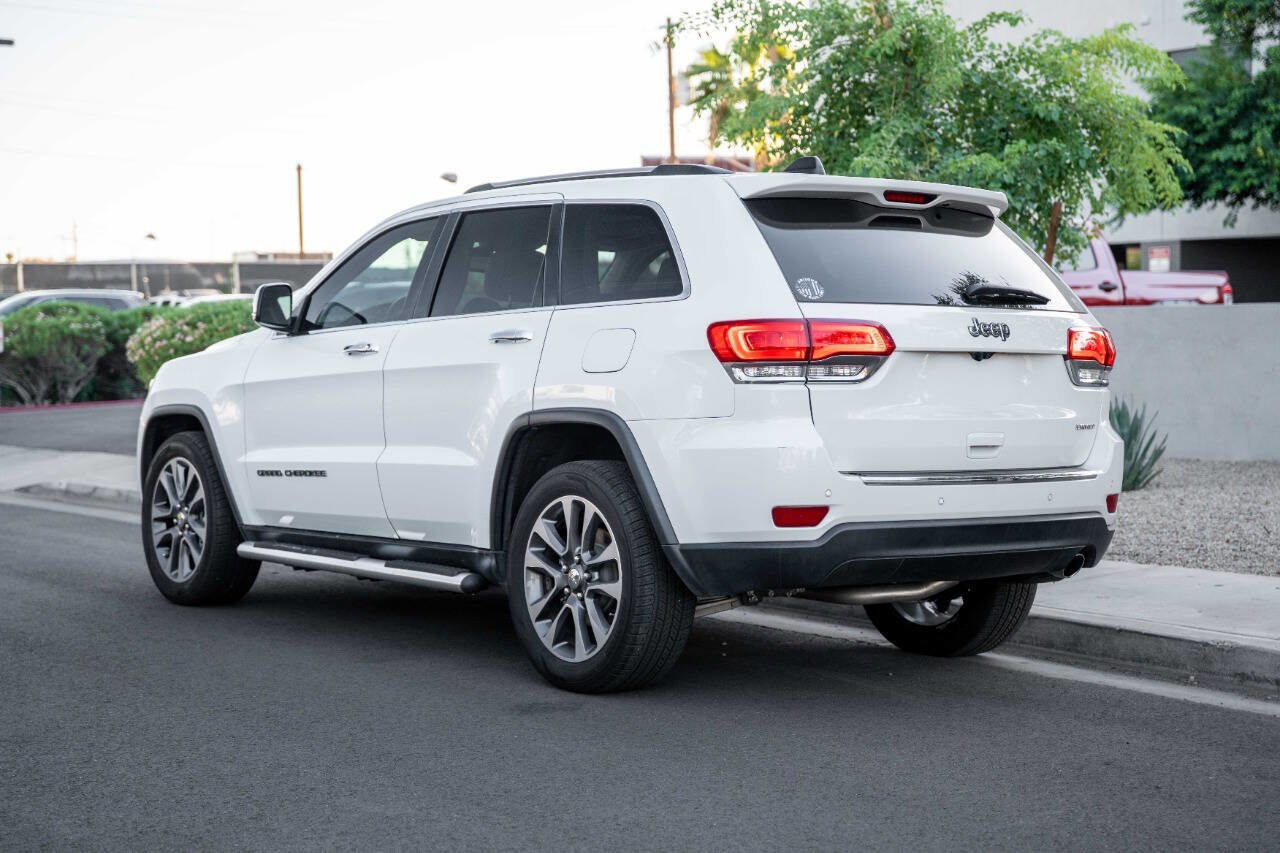 Used 2018 Jeep Grand Cherokee Limited image 3