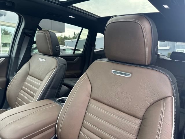 New 2027 GMC Acadia Denali Ultimate w/ LPO, Black Badging Package AWD/4WD image 11