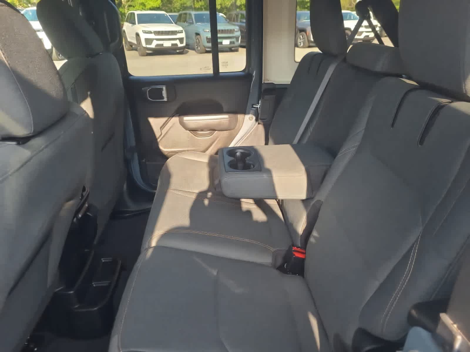 Used 2024 Jeep Wrangler Unlimited w/ Convenience Group AWD/4WD image 21