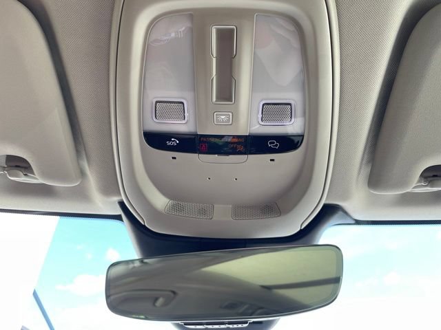 Used 2024 Volvo XC60 B5 Plus AWD/4WD image 39