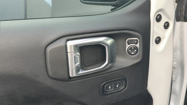 Used 2025 Jeep Wrangler Unlimited Sahara AWD/4WD image 22