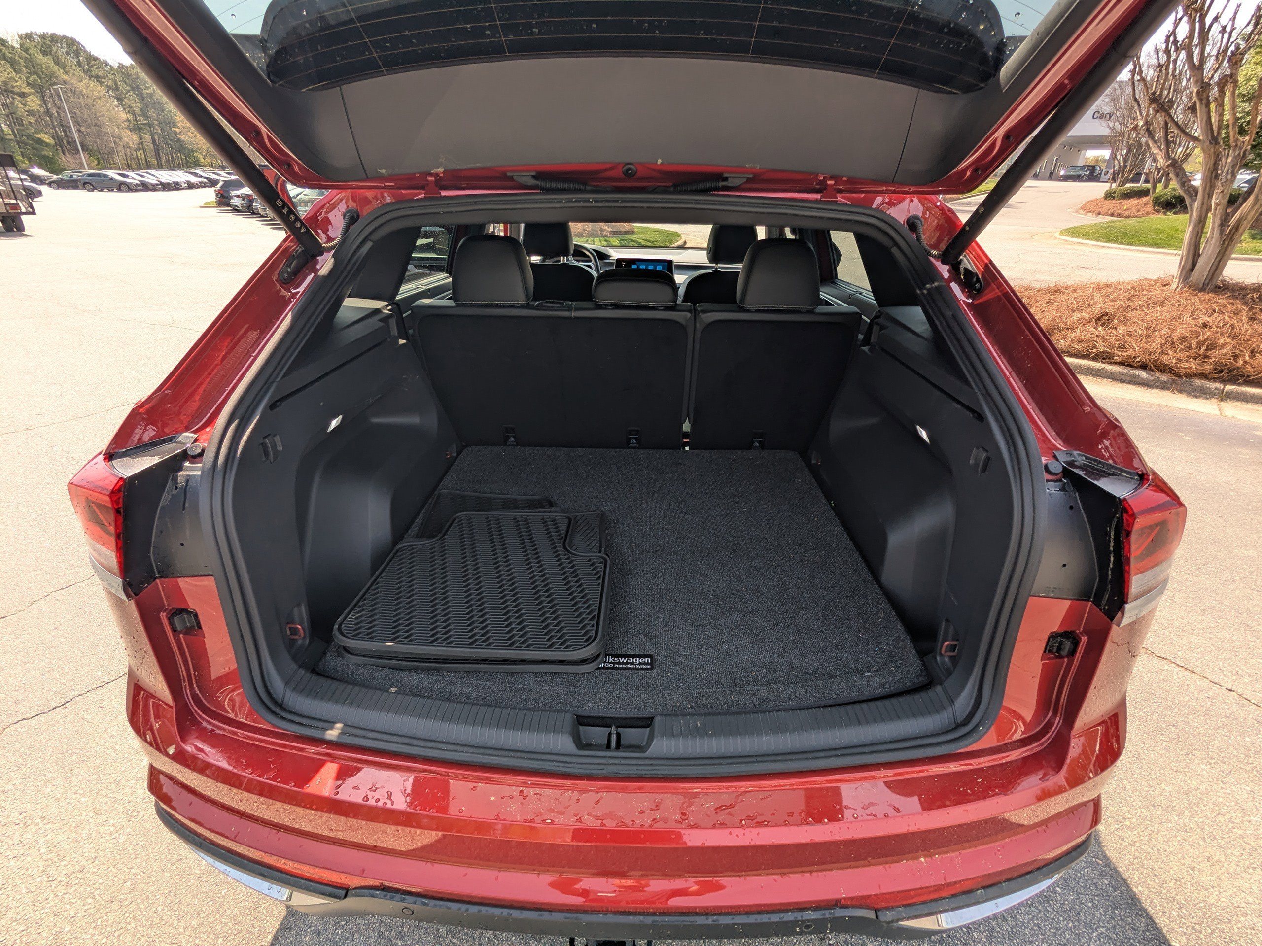 Used 2024 Volkswagen Atlas Cross Sport SE w/ Panoramic Sunroof Package image 16