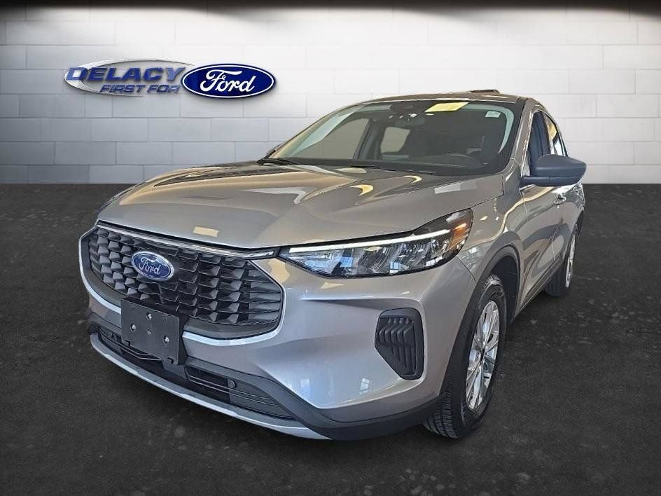 Used 2023 Ford Escape Active AWD/4WD image 1
