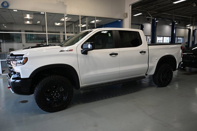 Used 2024 Chevrolet Silverado 1500 ZR2 w/ Technology Package image 8