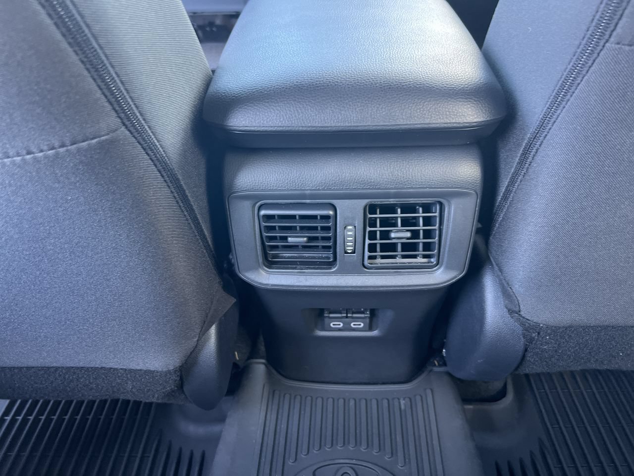 Used 2025 Toyota RAV4 XLE w/ Convenience Package FWD image 31