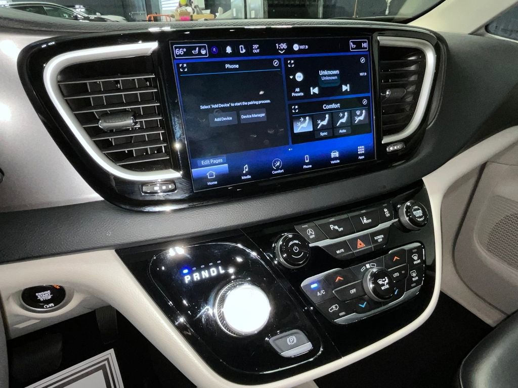 Used 2024 Chrysler Pacifica Touring-L image 36