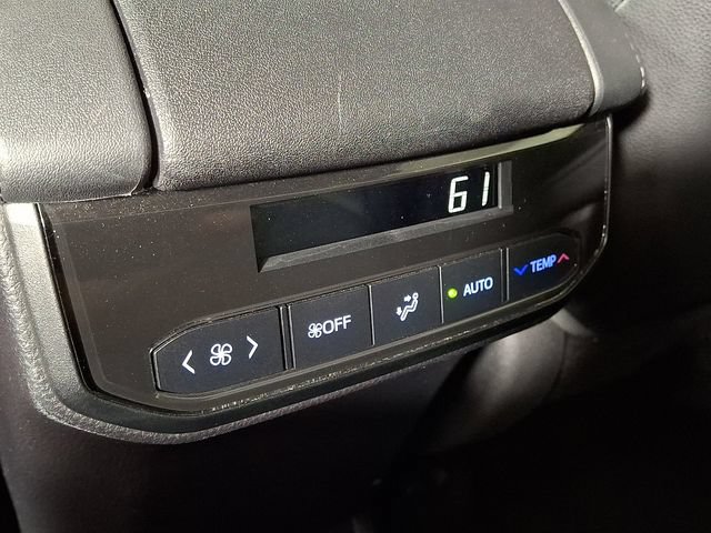Used 2020 Toyota Highlander XLE AWD/4WD image 14