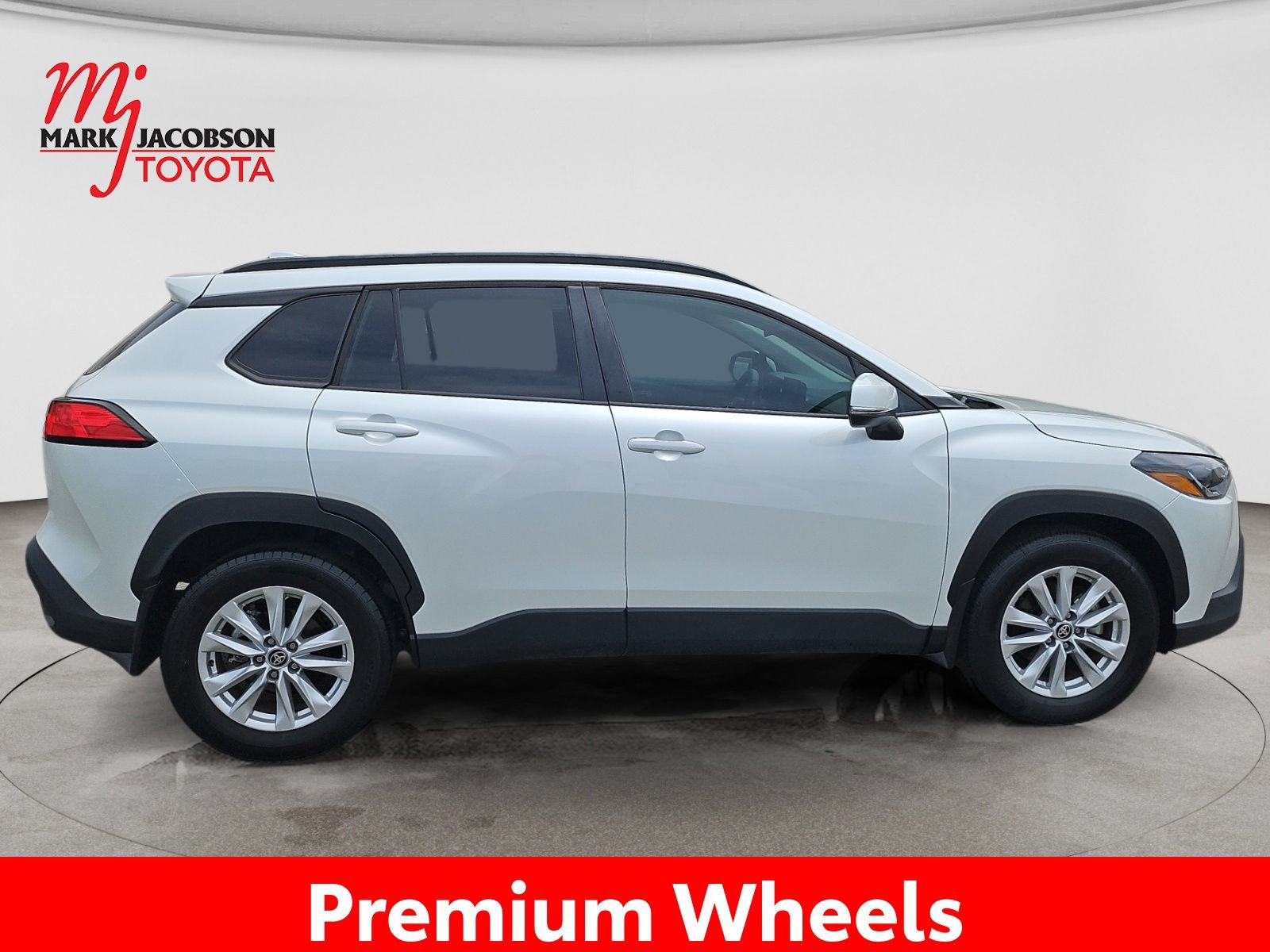 Used 2024 Toyota Corolla Cross LE w/ Moonroof Package FWD image 7