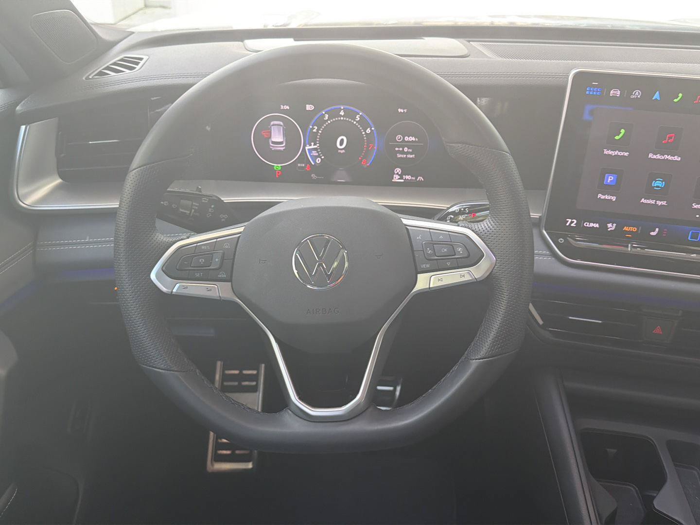 Certified 2025 Volkswagen Tiguan SE R-Line AWD/4WD image 18