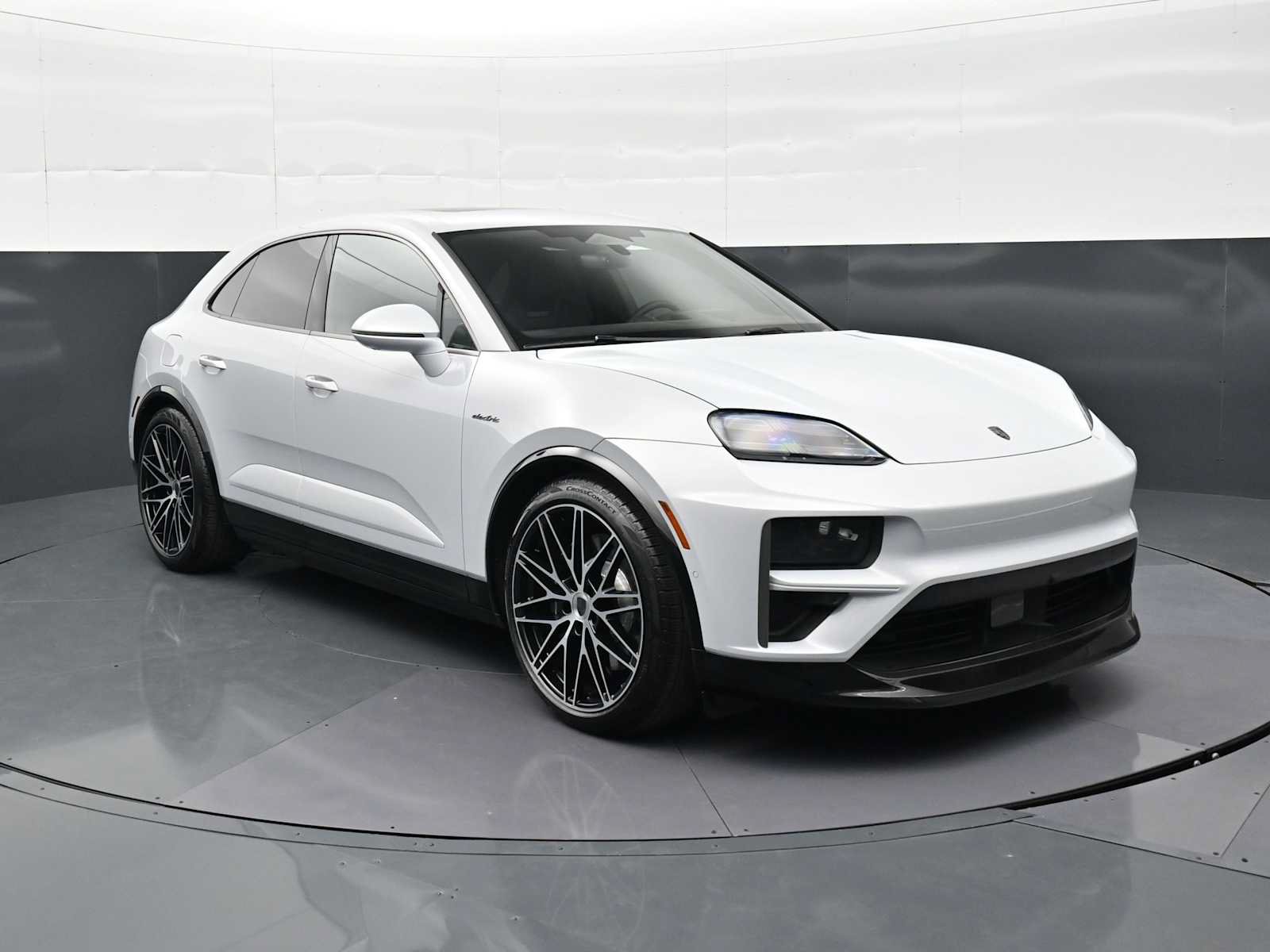 New 2026 Porsche Macan Turbo Electric AWD/4WD image 33