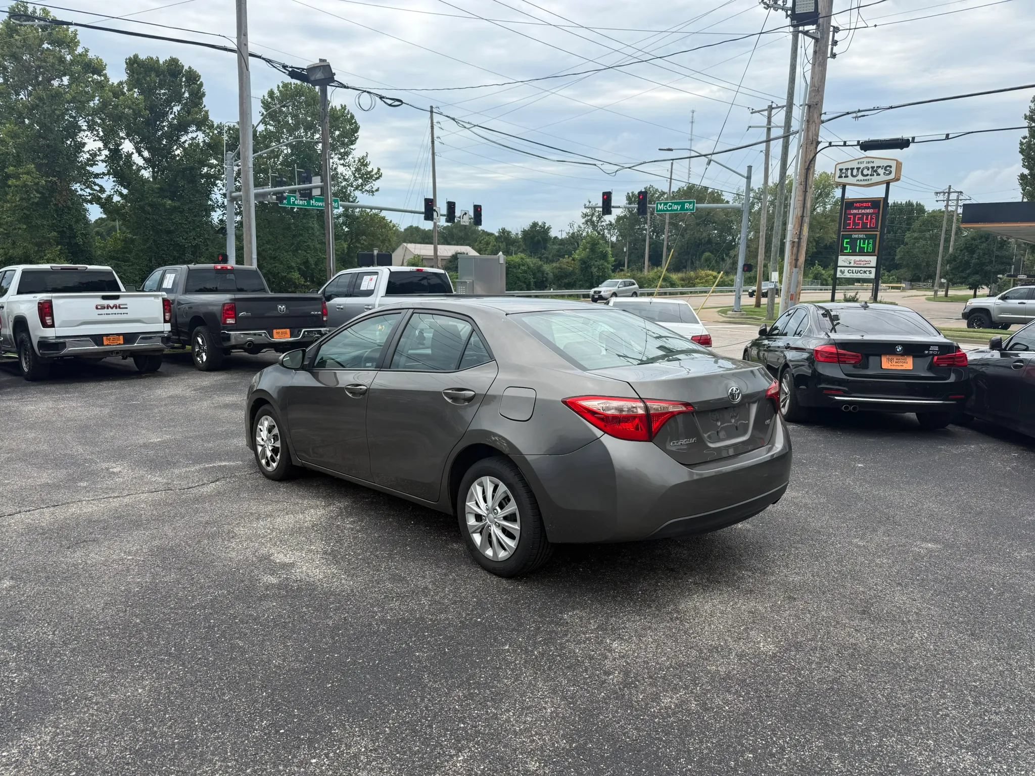 Used 2017 Toyota Corolla LE w/ Carpet Mat Package (TMS) FWD image 3