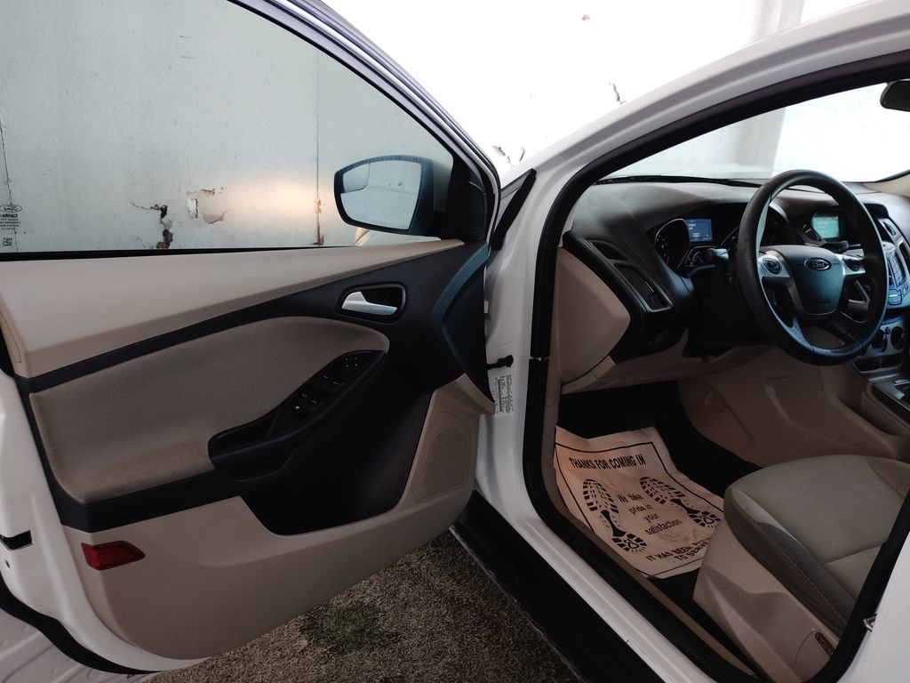 Used 2013 Ford Focus SE FWD image 19