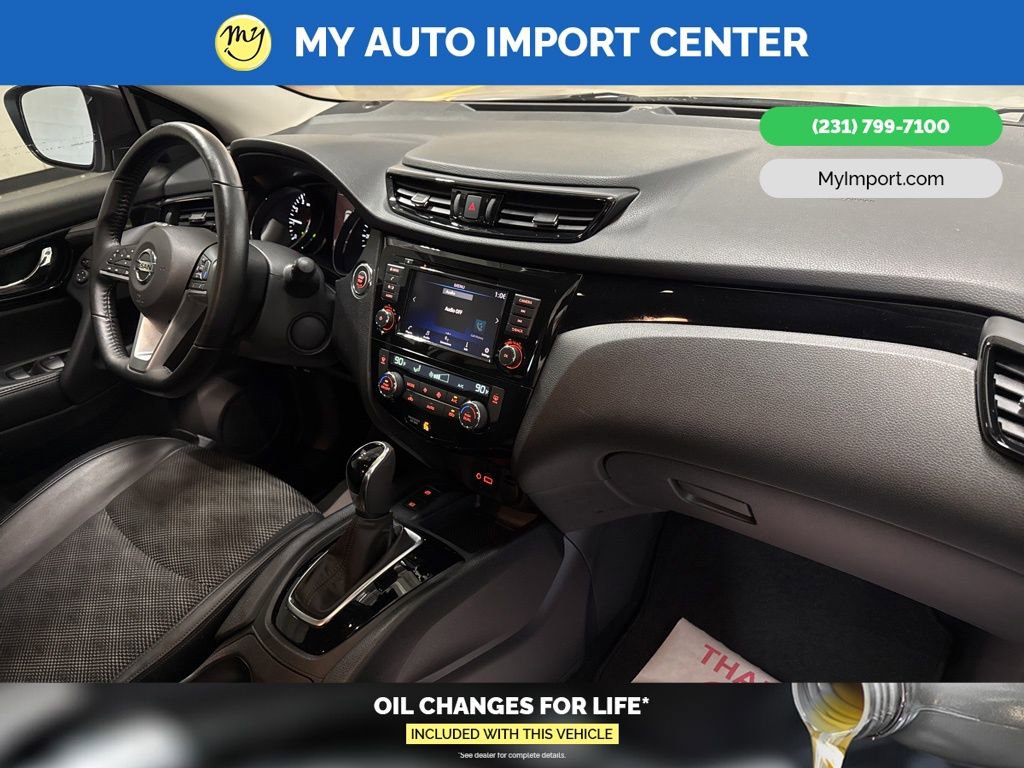 Used 2022 Nissan Rogue Sport SV w/ Technology Package image 32