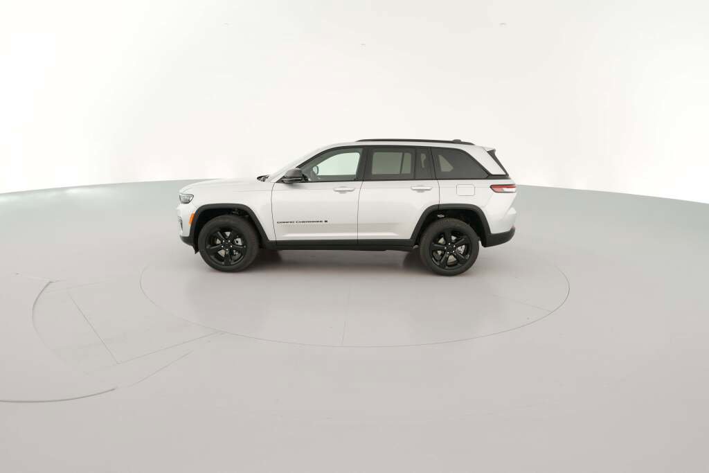 New 2025 Jeep Grand Cherokee Limited w/ Black Appearance Package image 6