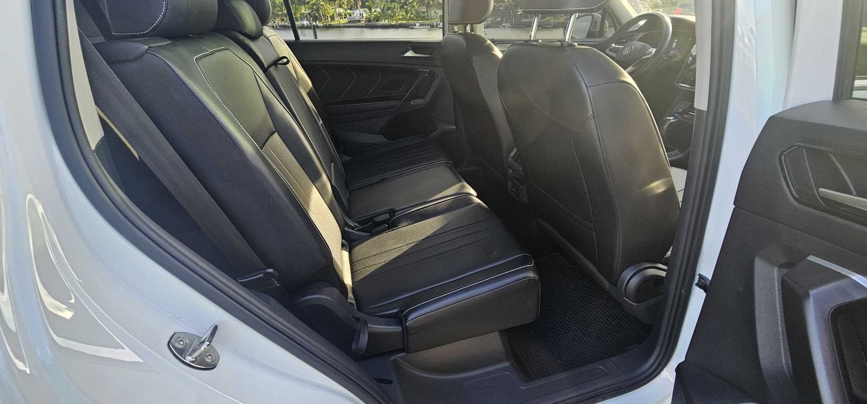 Used 2024 Volkswagen Tiguan SE w/ Panoramic Sunroof Package FWD image 27