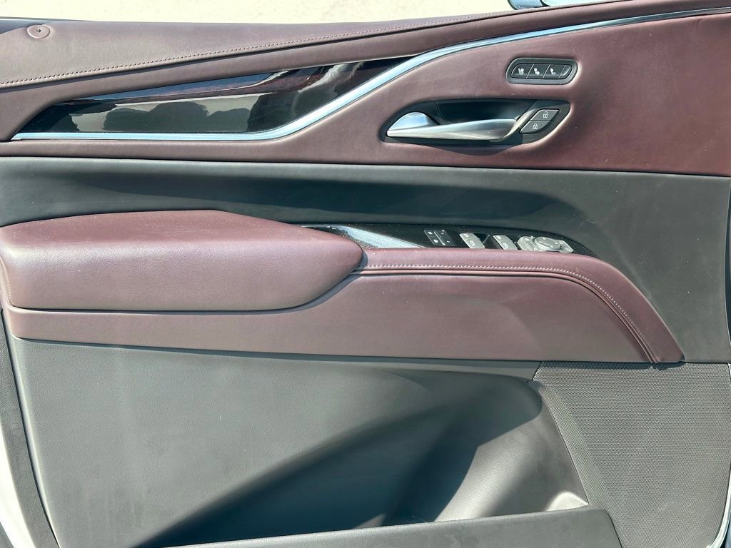 Used 2023 Cadillac Escalade Sport Platinum w/ LPO, ONYX Package AWD/4WD image 18