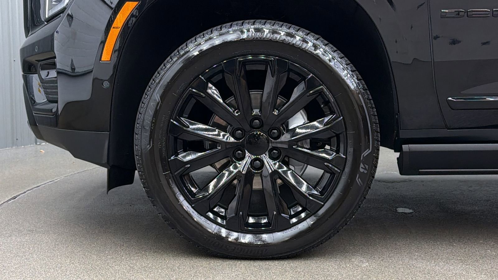 Used 2025 GMC Yukon XL Denali w/ Sun & Power Step Package image 10