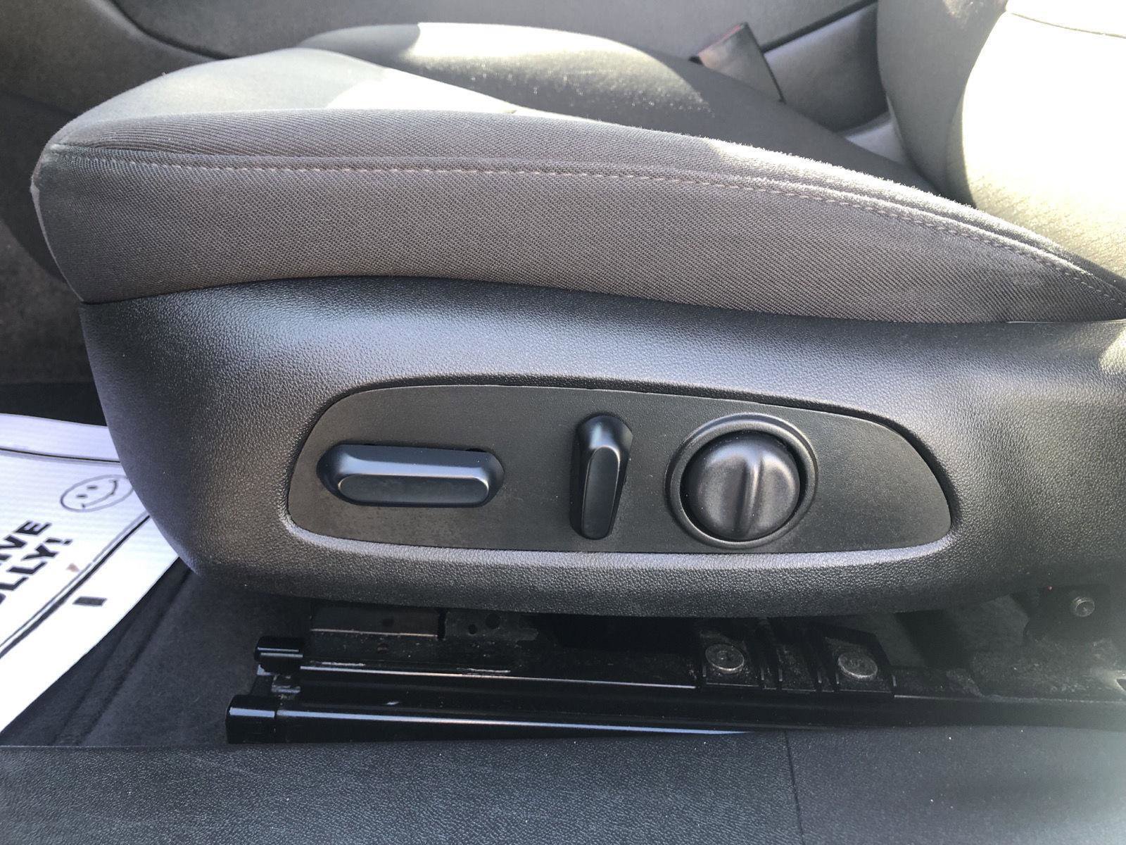 Used 2023 Chevrolet Malibu LT FWD image 23