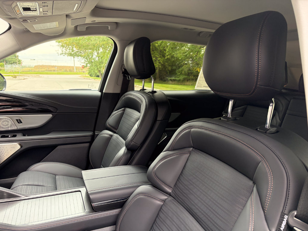 New 2026 Lincoln Nautilus Reserve AWD/4WD image 12
