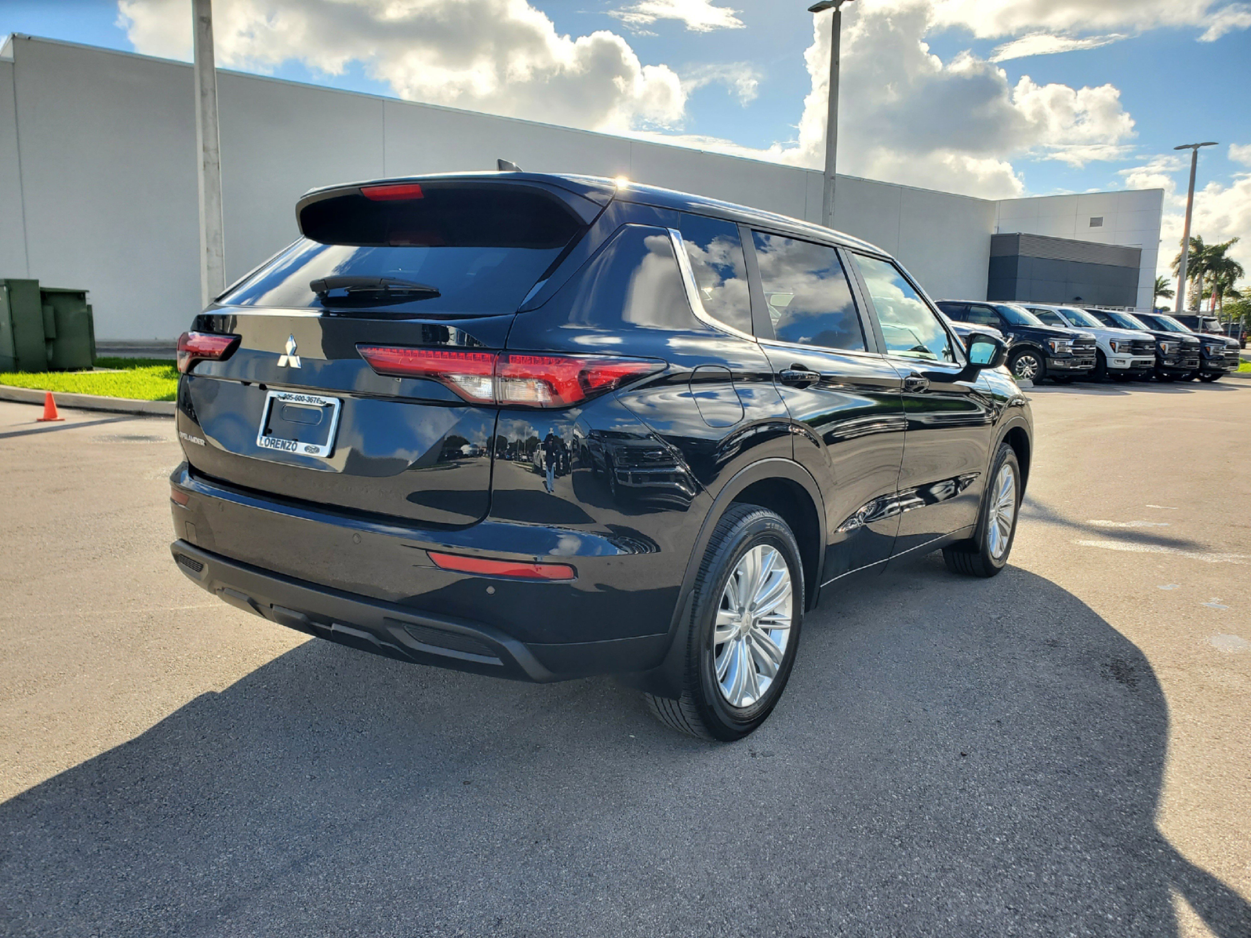 Used 2024 Mitsubishi Outlander ES image 5