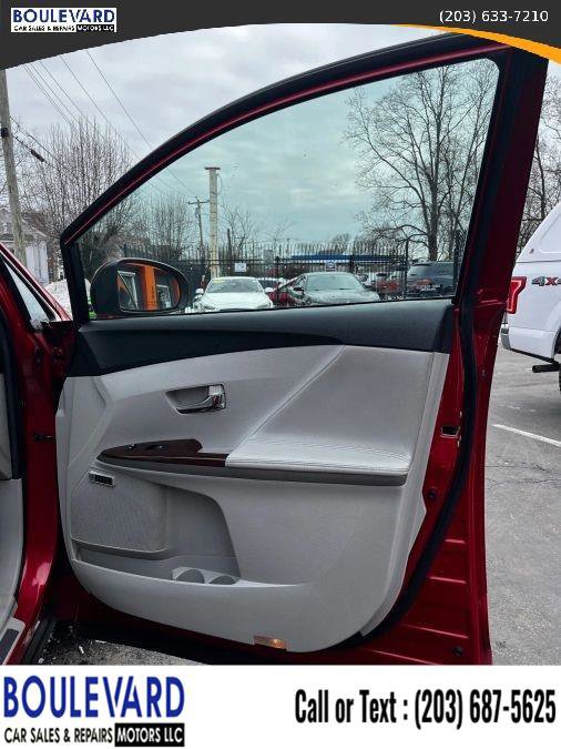 Used 2011 Toyota Venza AWD w/ Comfort Pkg image 16