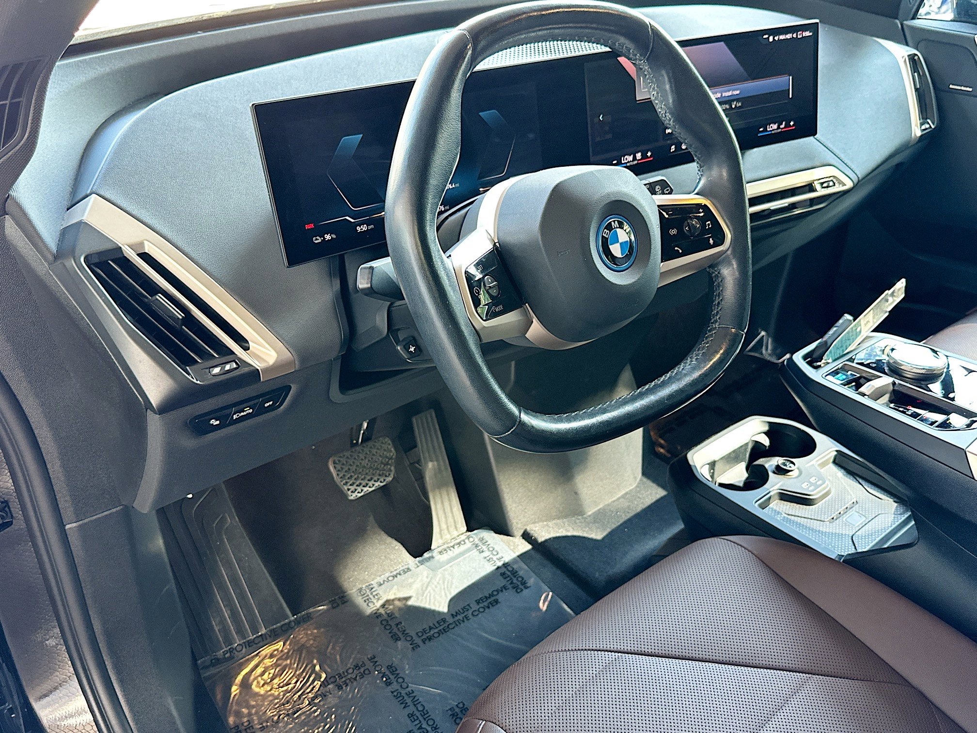 Used 2024 BMW iX xDrive50 w/ Sport Package image 9