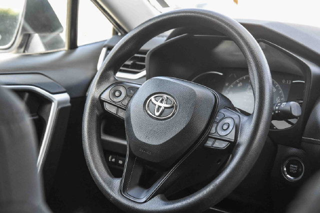Used 2023 Toyota RAV4 XLE FWD image 15