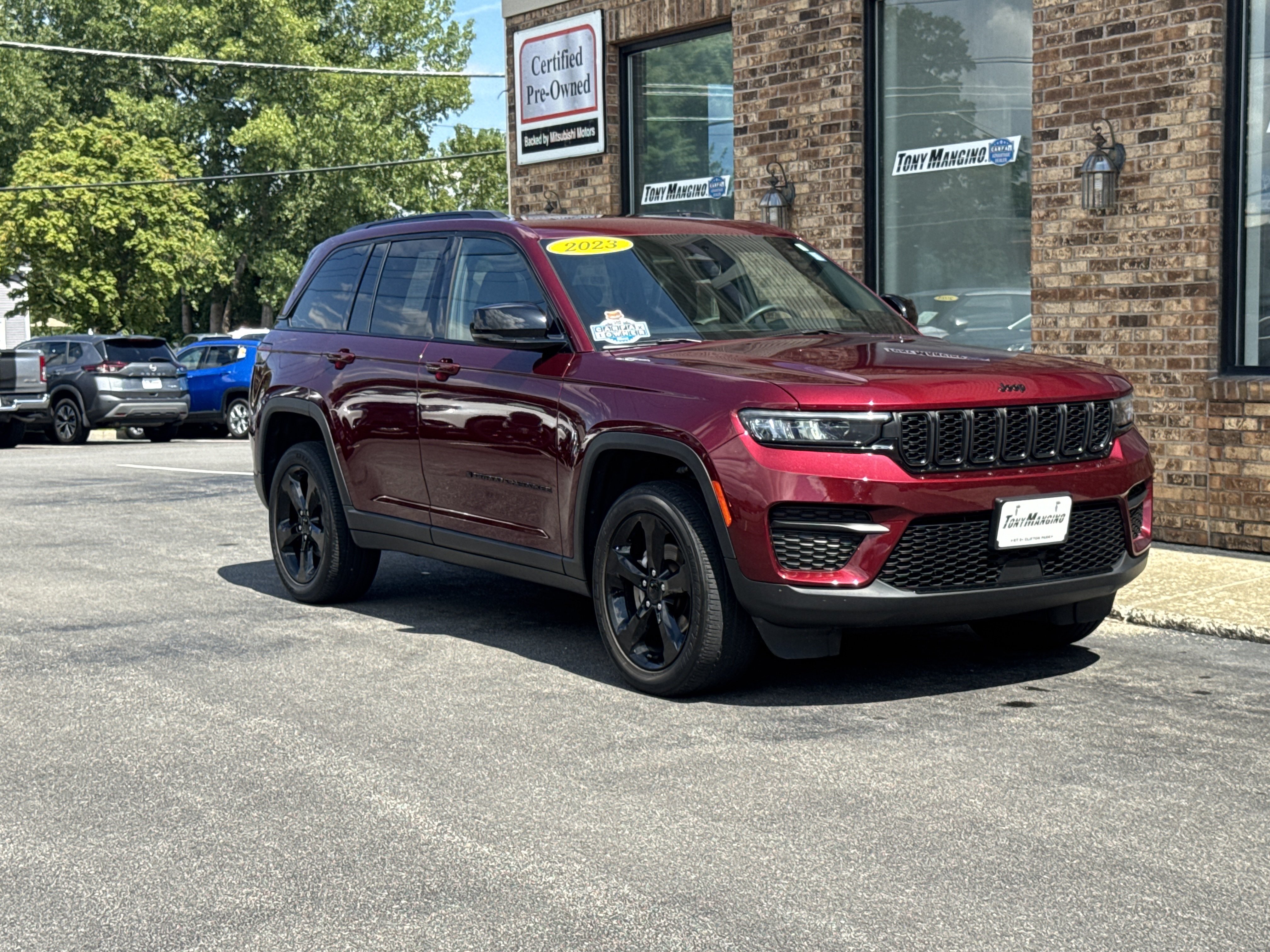 Used 2023 Jeep Grand Cherokee Altitude AWD/4WD image 7
