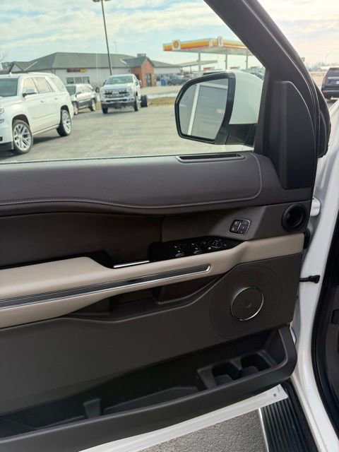 Used 2021 Ford Expedition XLT image 11