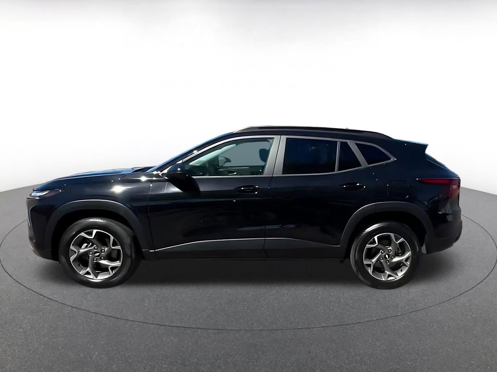 Used 2025 Chevrolet Trax LT w/ LT Convenience Package FWD image 9