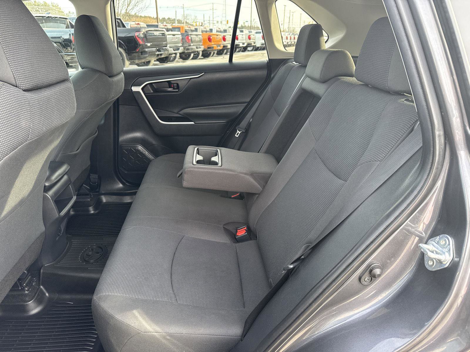 Used 2021 Toyota RAV4 LE image 11