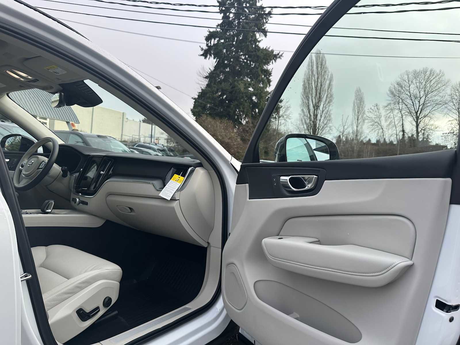 Used 2025 Volvo XC60 B5 Plus w/ Protection Package Premier image 11