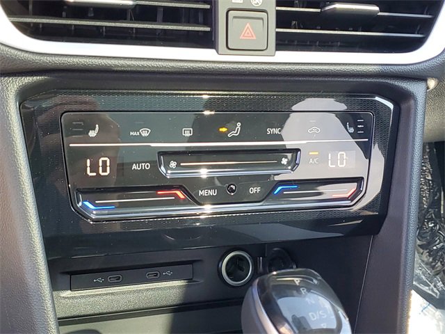 New 2025 Volkswagen Taos SE image 30