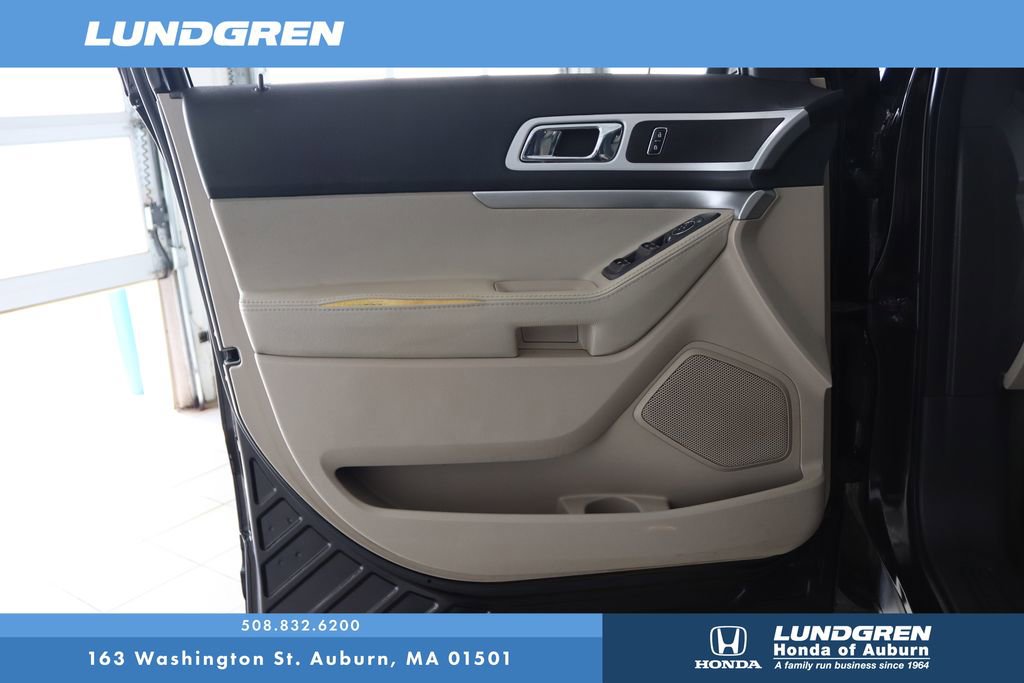Used 2014 Ford Explorer XLT w/ Equipment Group 202A AWD/4WD image 9