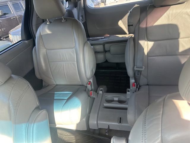 Used 2017 Toyota Sienna XLE w/ XLE Navigation Package FWD image 8