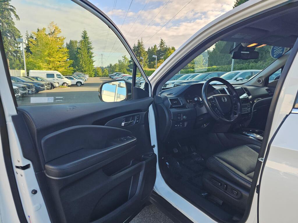 Certified 2018 Honda Pilot Touring image 24