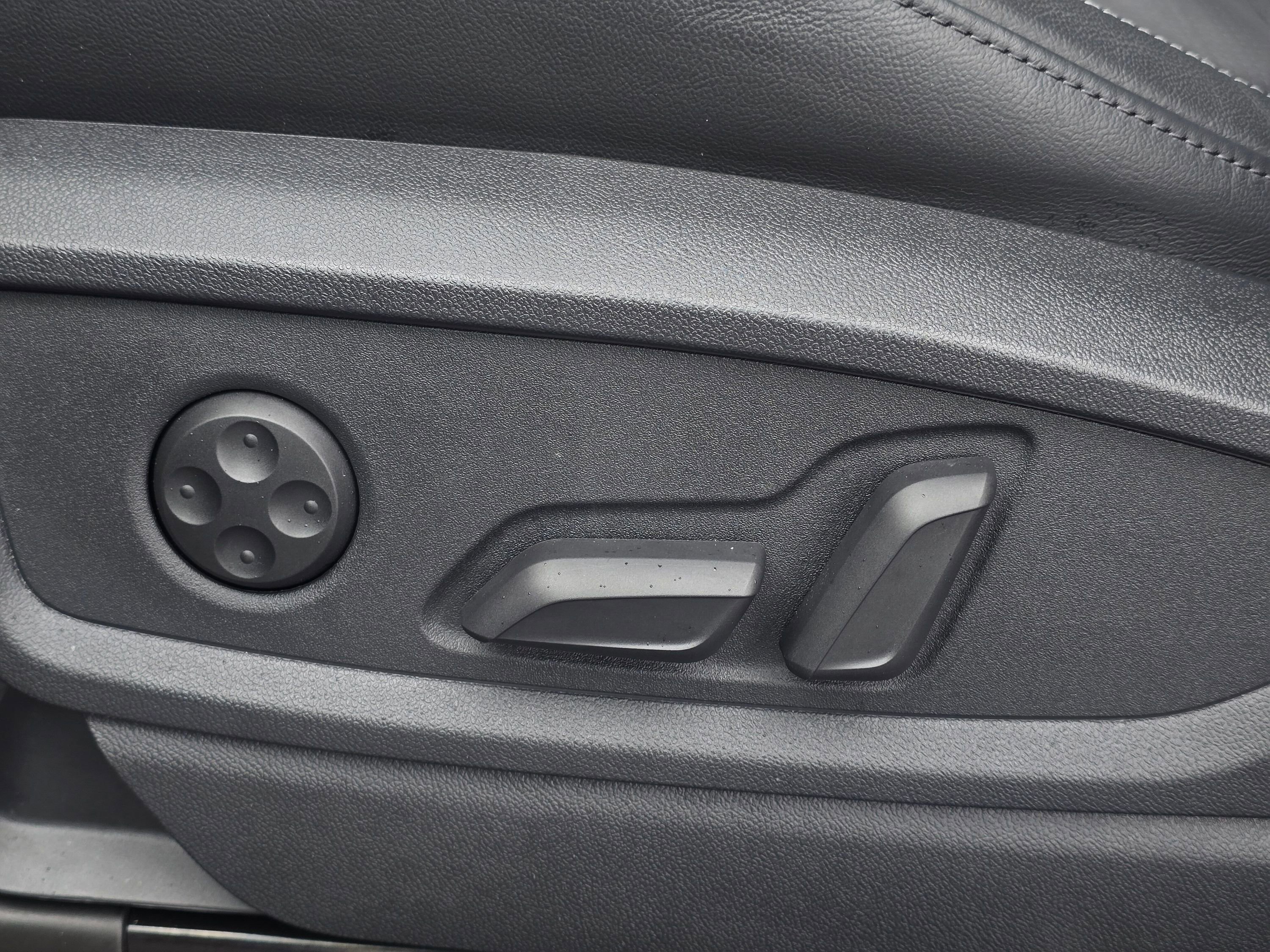 Certified 2025 Audi SQ5 Premium Plus w/ Premium Plus Package image 39