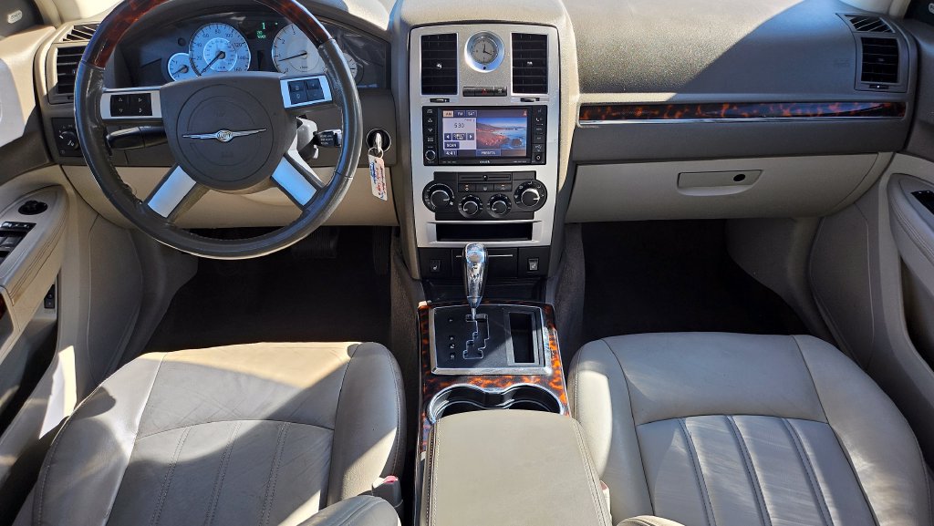 Used 2009 Chrysler 300 C RWD image 5