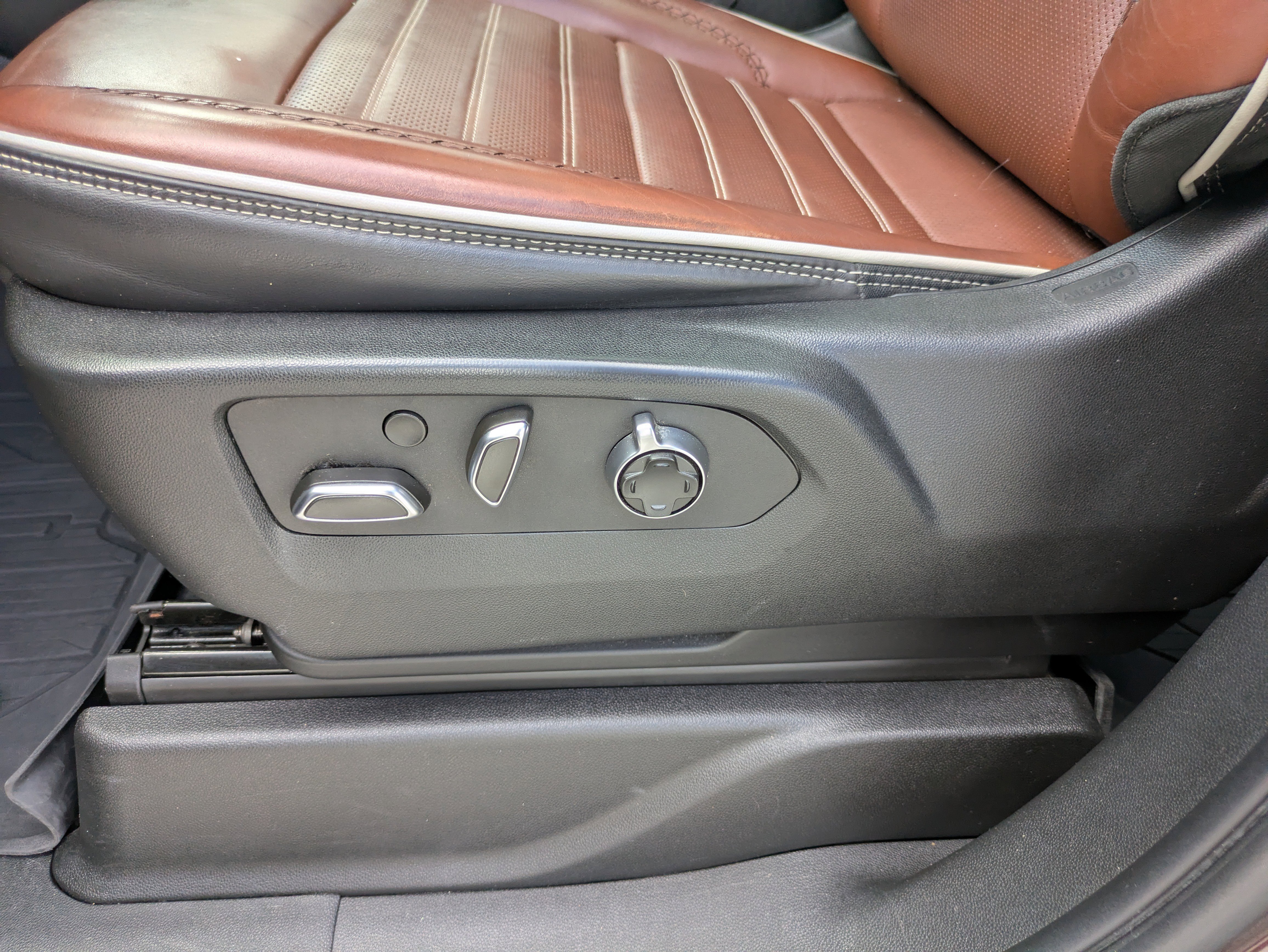 Used 2023 GMC Yukon XL Denali Ultimate w/ LPO, Floor Liner Package image 11