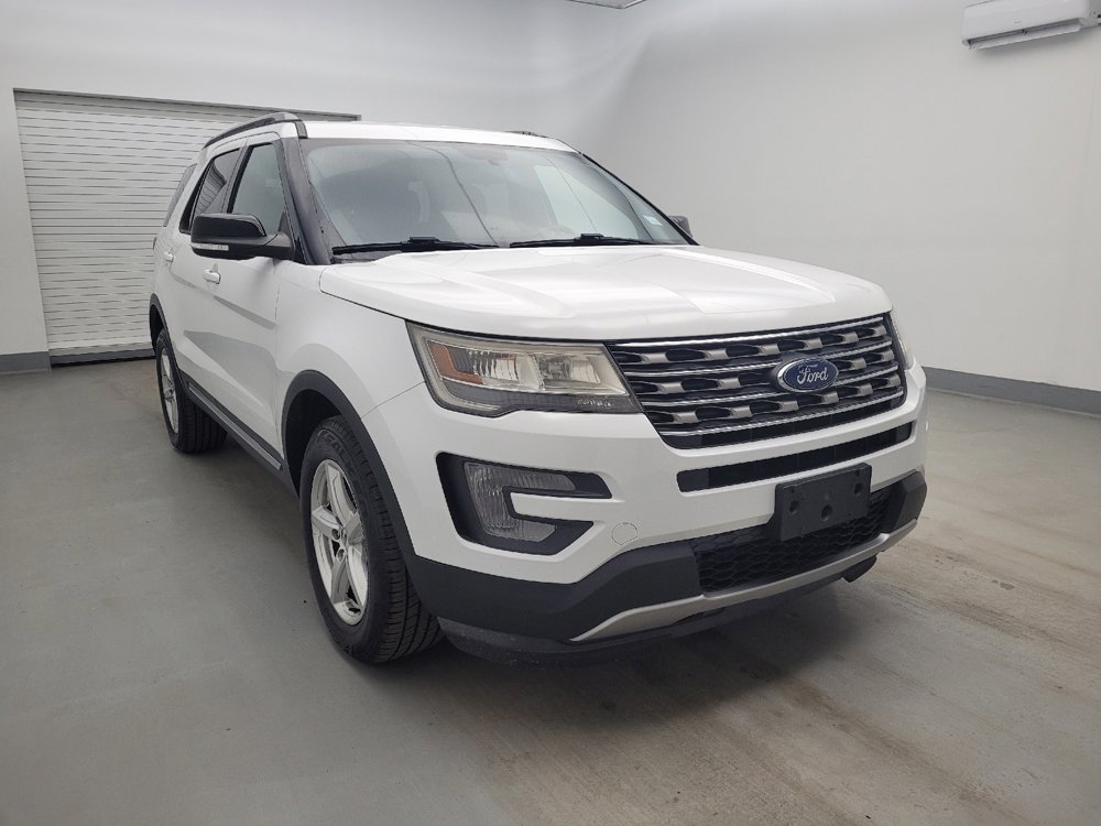Used 2017 Ford Explorer XLT image 13