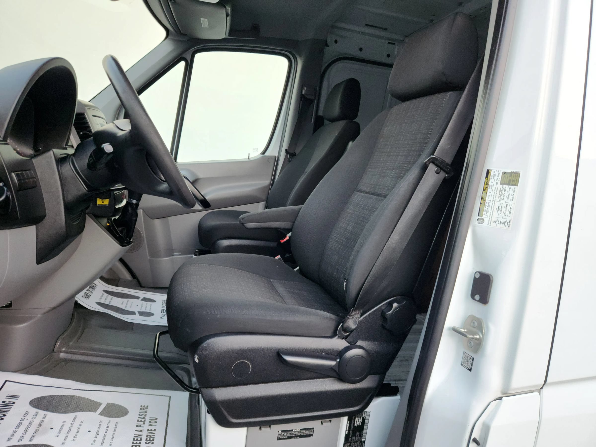 Used 2016 Mercedes-Benz Sprinter 2500 image 8