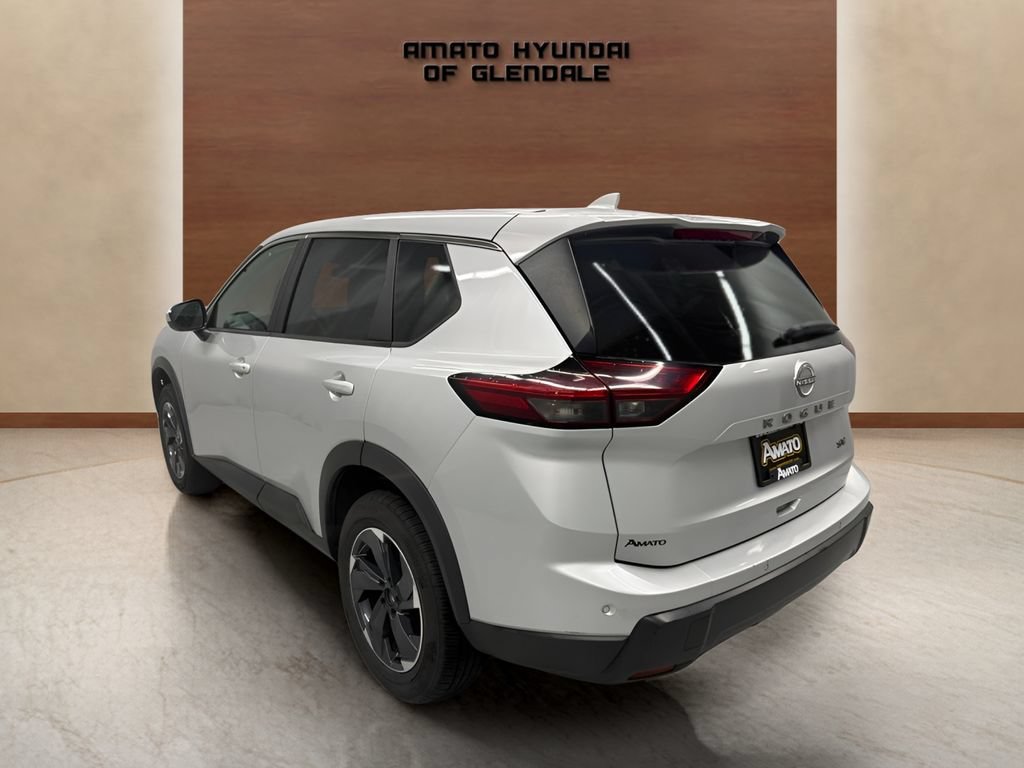 Used 2024 Nissan Rogue SV FWD image 5