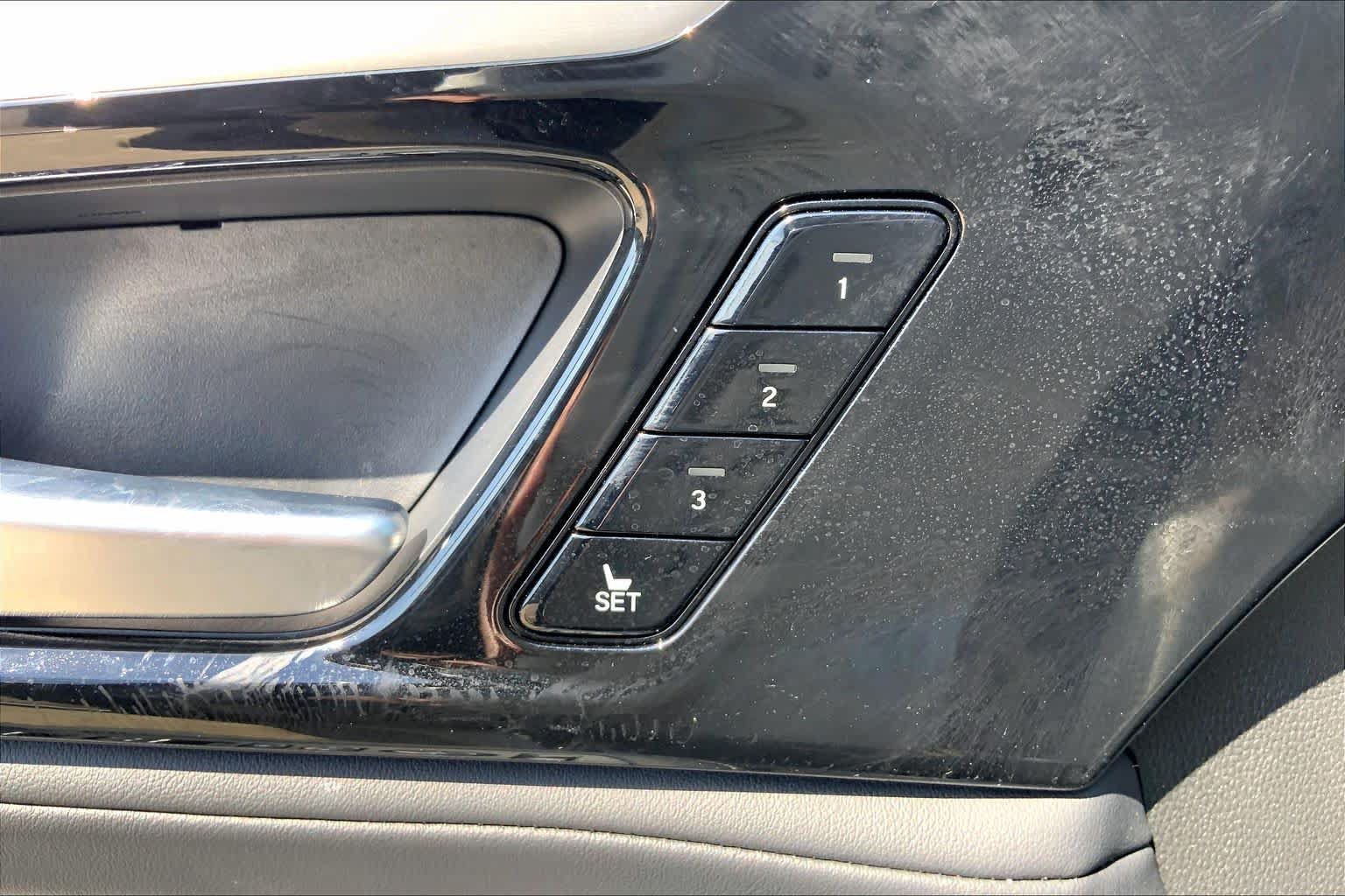 Used 2026 Acura MDX w/ Technology Package FWD image 32