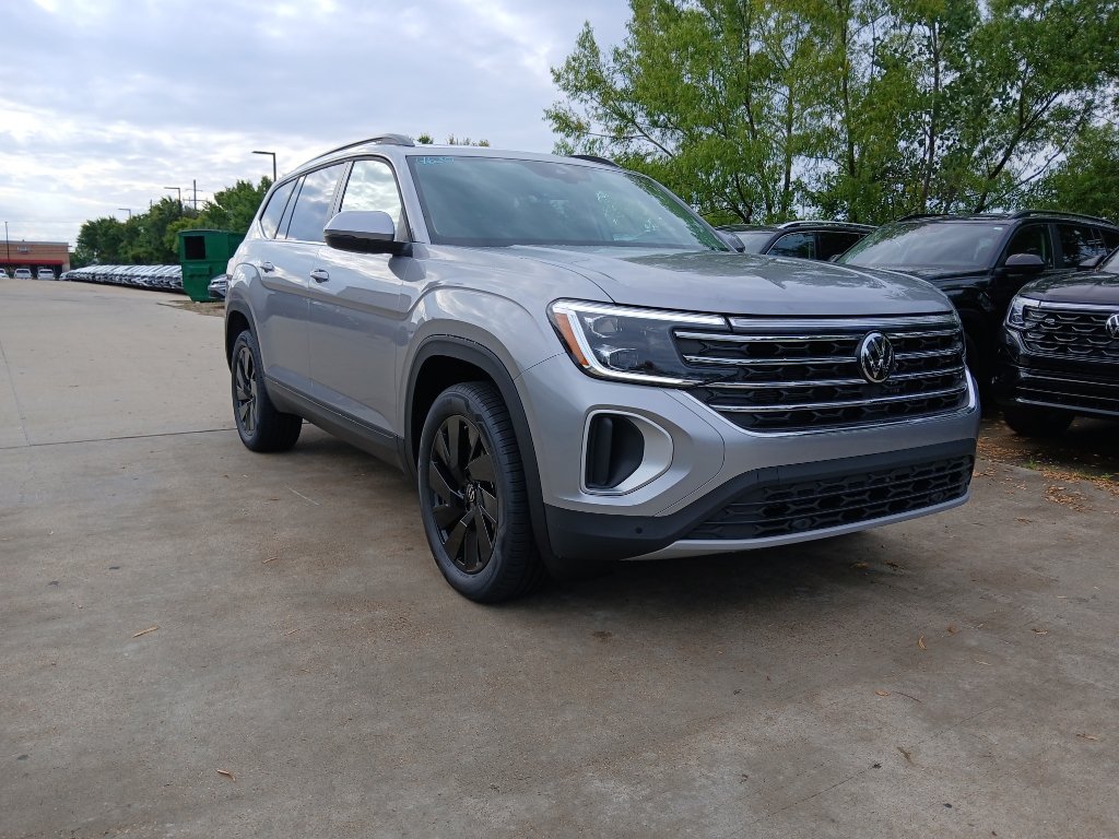 New 2026 Volkswagen Atlas SE FWD image 1