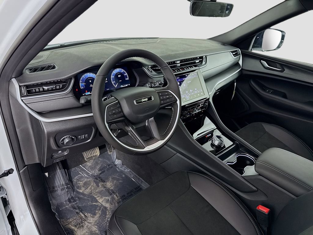 New 2025 Jeep Grand Cherokee Altitude image 23