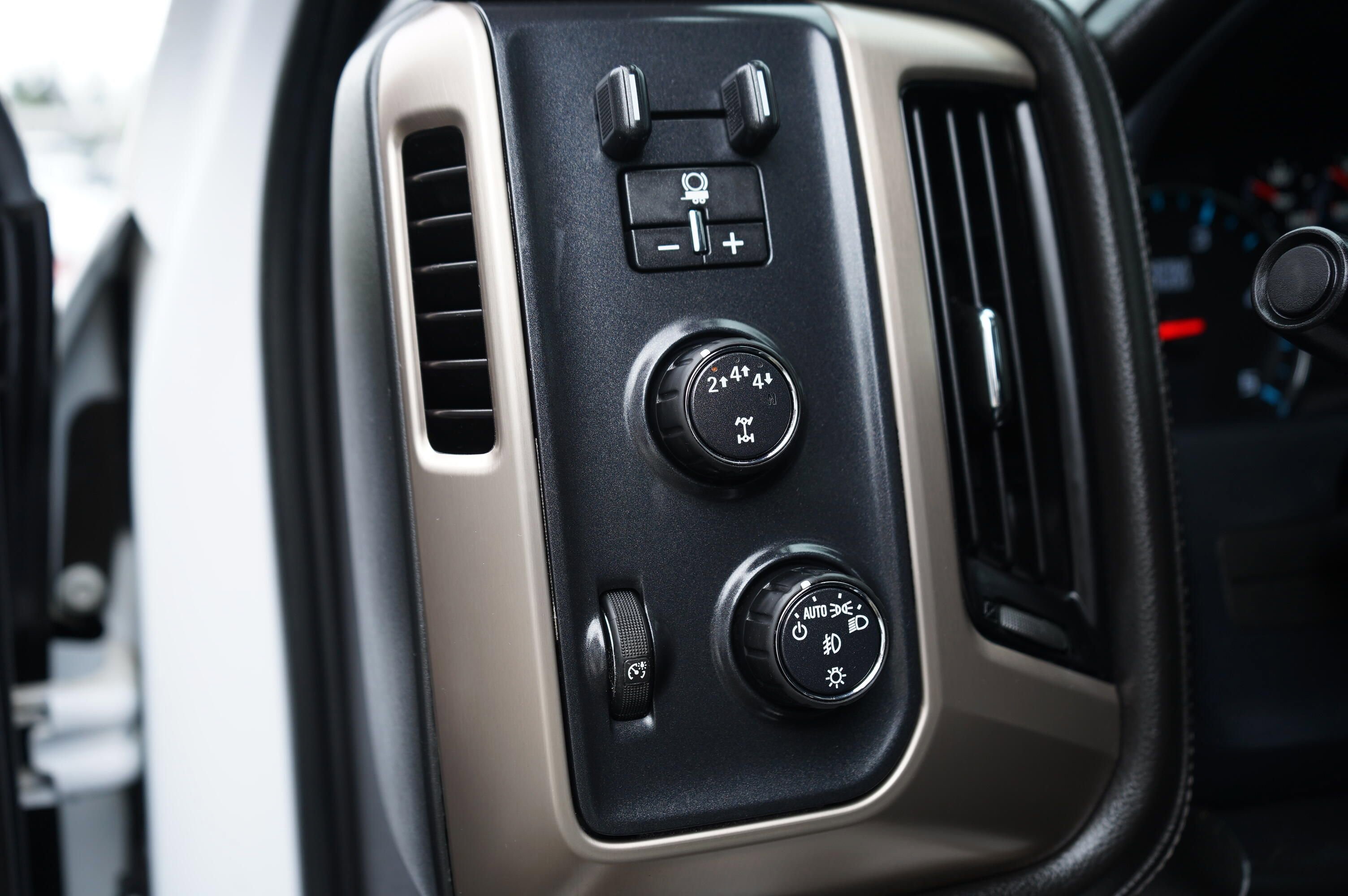 Used 2018 GMC Sierra 3500 Denali AWD/4WD image 13